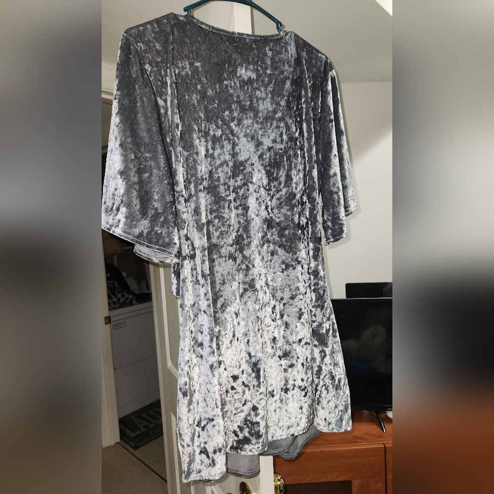 NWT! LYSSE VELVET DRESS! - Picture 2 of 4